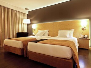 Standard Room, 2 Twin Beds, Non Smoking | Minibar, in-room safe, desk, soundproofing - Mercure Braga Centro (Braga)
