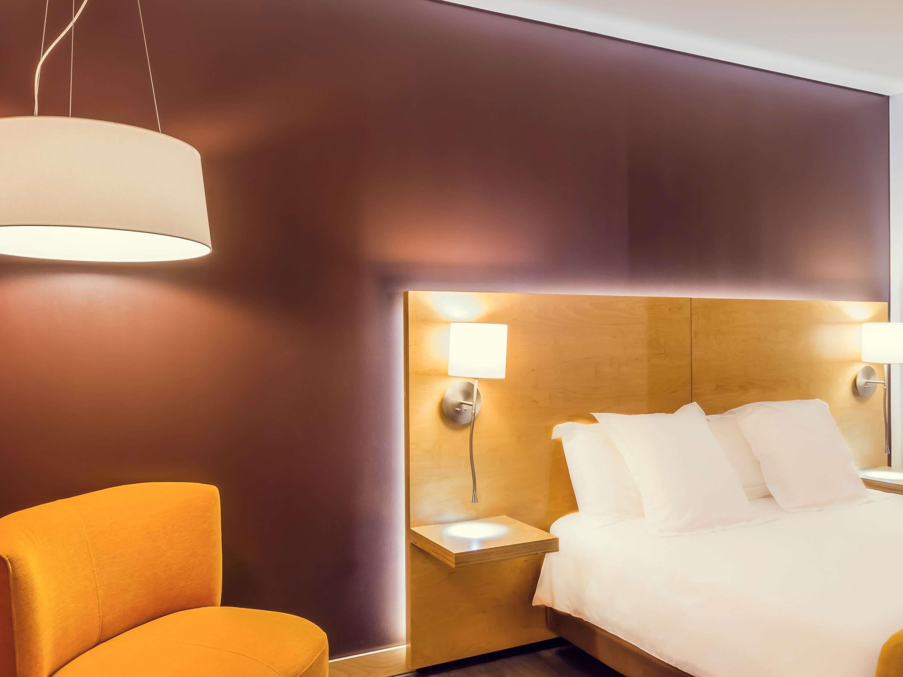 Habitación estándar, 1 cama doble, balcón | Minibar, caja fuerte, escritorio y sistema de insonorización