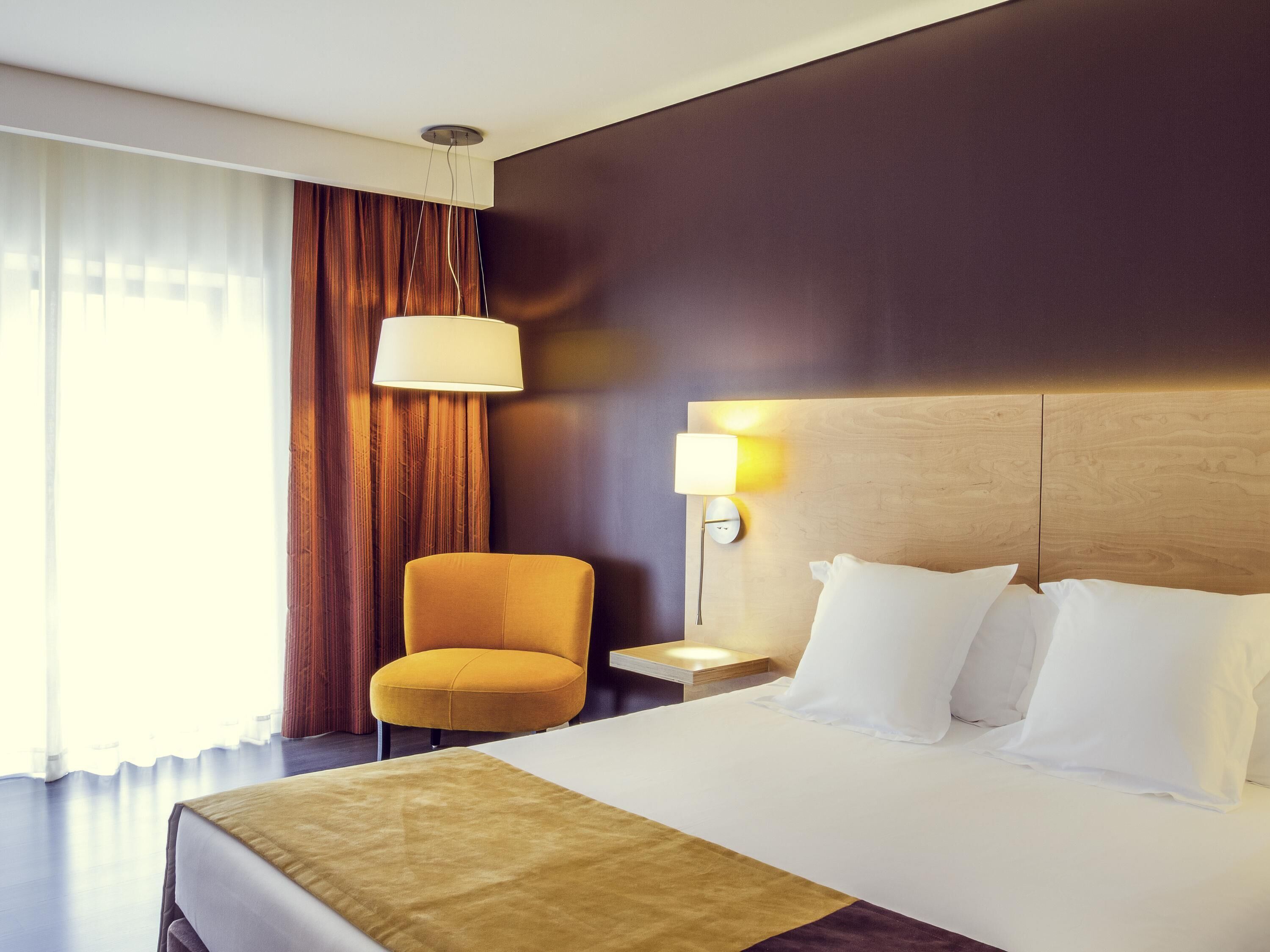 superior suite, 1 double bed, non smoking | minibar, in-room safe, desk, soundproofing