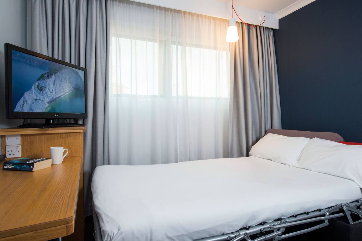 standard room, 1 double bed with sofa bed (with free hot breakfast) | room amenity