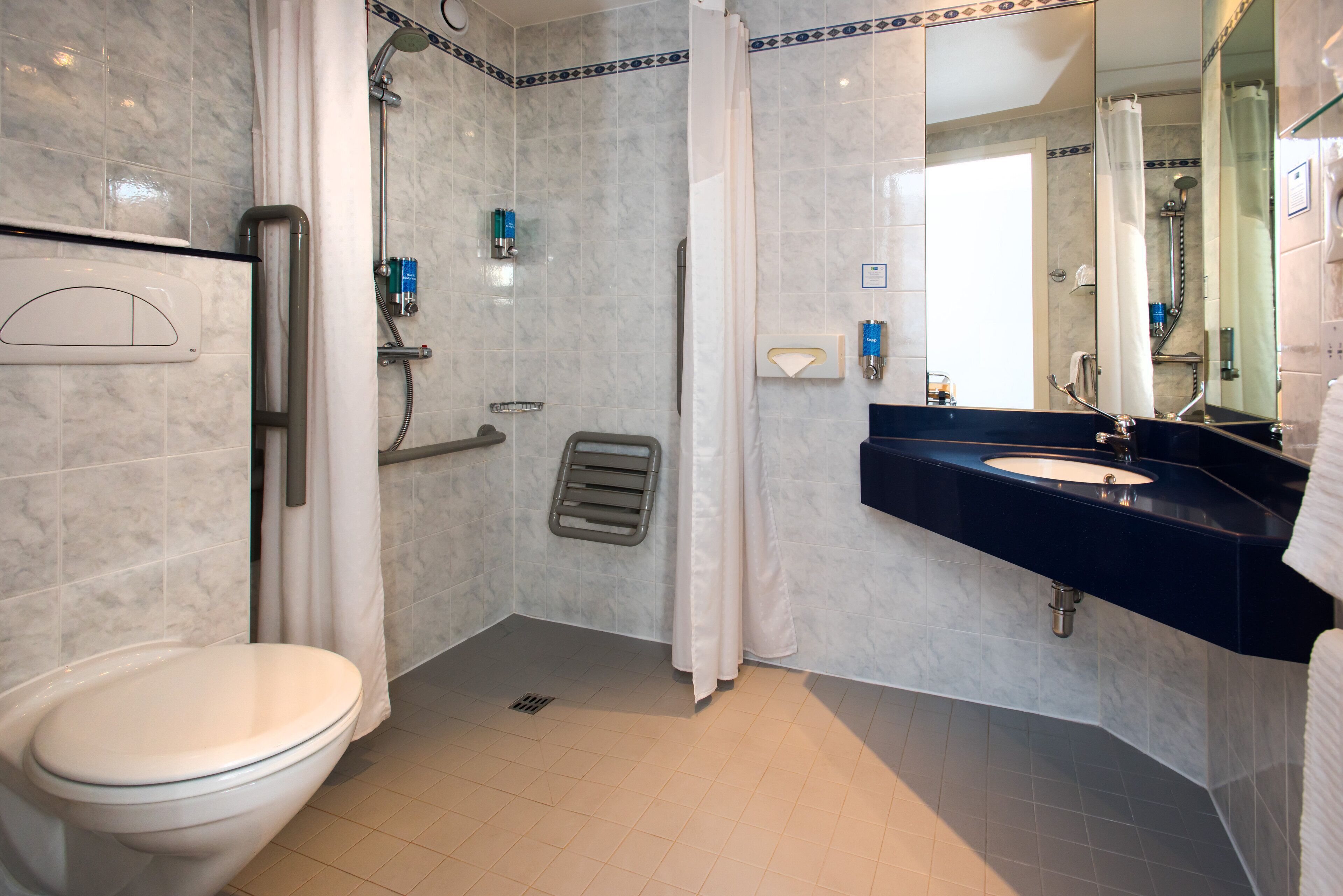 standard room, 1 double bed, accessible (with free hot breakfast) | bathroom | shower, free toiletries, hair dryer, towels