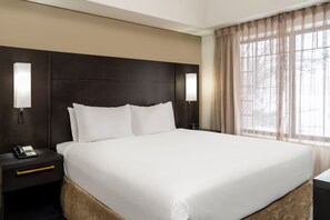 Desk, laptop workspace, blackout curtains, iron/ironing board - Residence Inn by Marriott Chicago Oak Brook (Oak Brook)