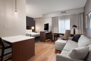 Premium bedding, down duvets, pillow-top beds, desk - Residence Inn by Marriott Fort Smith (Fort Smith)