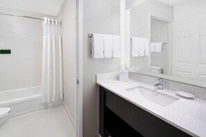 Combined shower/bathtub, free toiletries, hair dryer, towels - Residence Inn by Marriott San Diego Rancho Bernardo Scripps Poway (San Diego)