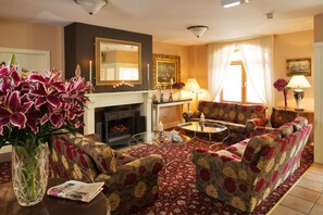 Lobby sitting area - Merriman Hotel (Kinvara)