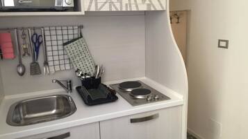 Standard Studio (Upper floor accessible by stairs only) | Private kitchen | Electric kettle