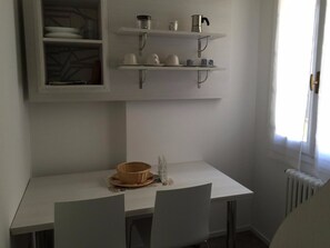 Standard Studio (Upper floor accessible by stairs only) | Minibar, in-room safe, desk, laptop workspace - Hotel Holiday (Bologna)
