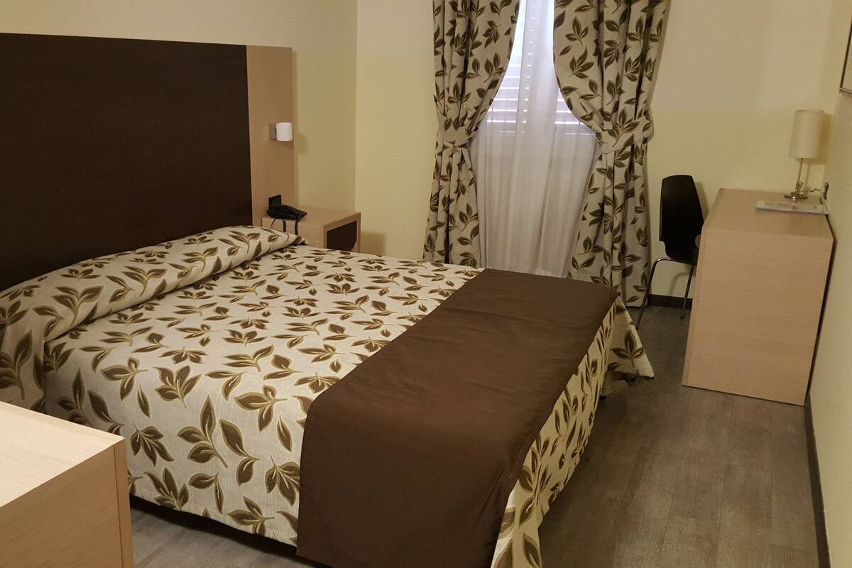 Minibar, in-room safe, desk, laptop workspace