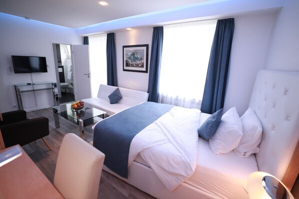 Single Room | Desk, soundproofing, free WiFi, bed sheets