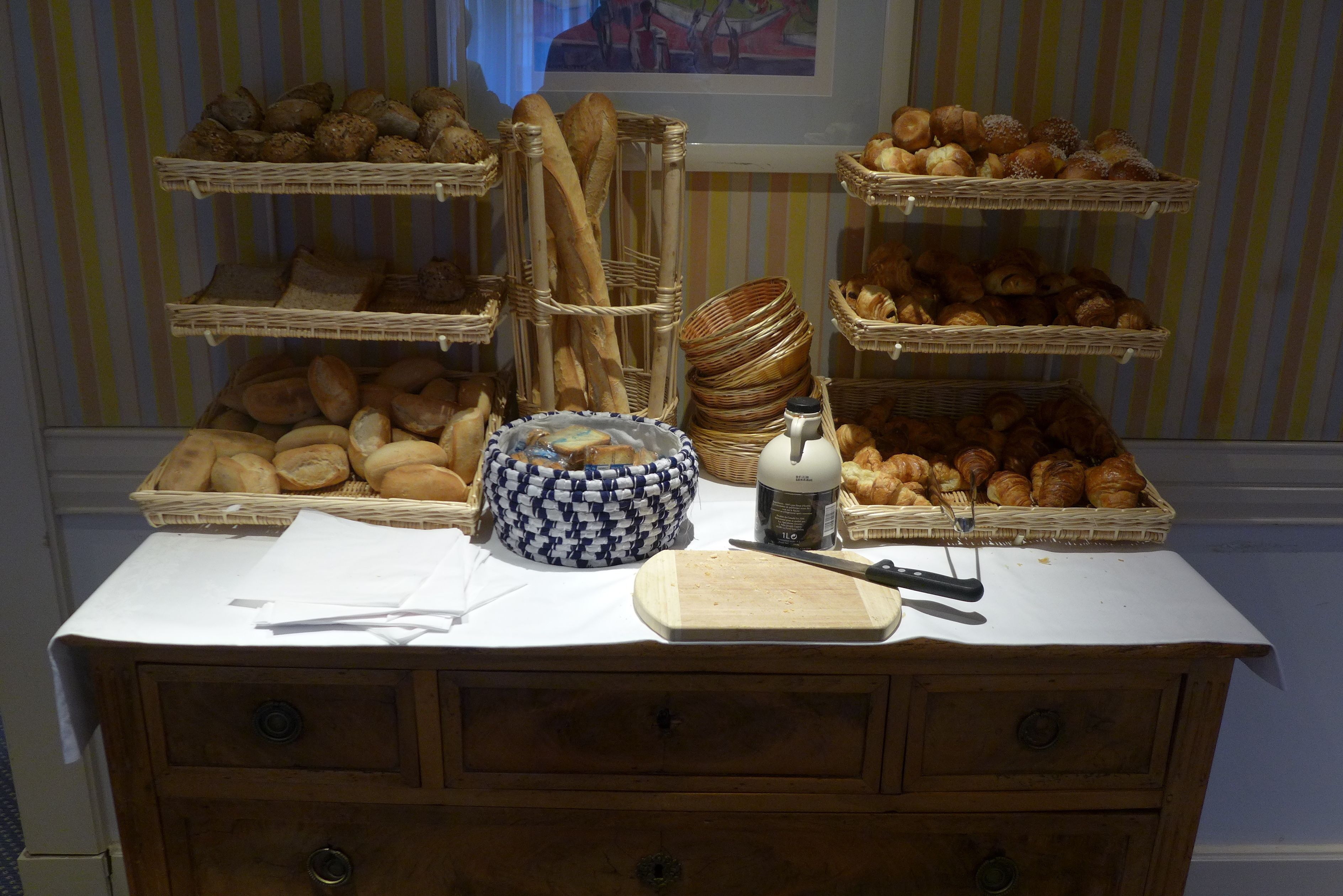 daily buffet breakfast for a fee