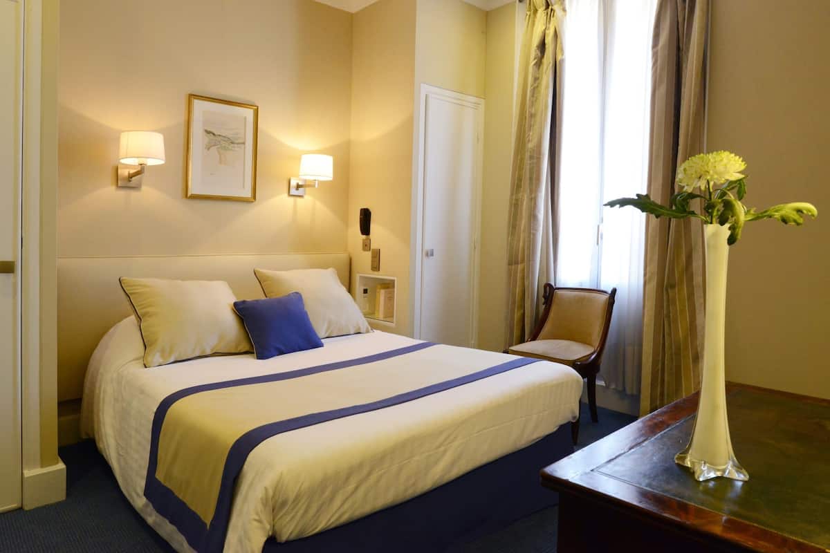 Premium bedding, minibar, in-room safe, soundproofing