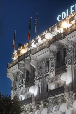 Façade de l’hébergement - soirée/nuit