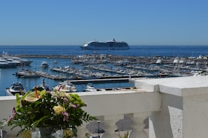 Chambre Double ou Lits Jumeaux Privilège avec Vue sur Mer | Literie de qualité, minibar, coffre-fort, système d’insonorisation