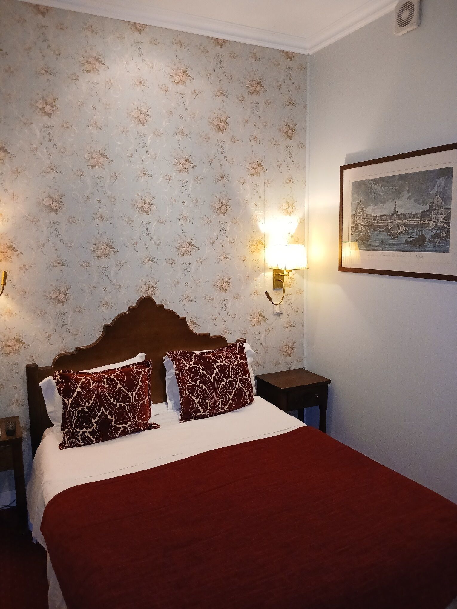 Desk, free WiFi, bed sheets