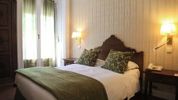 Standard Double or Twin Room (View on Av. Liberdade) | Desk, free WiFi, bed sheets