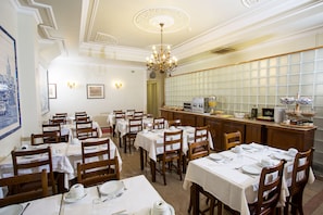 Daily continental breakfast (EUR 10 per person) - Hotel Dom Sancho I (Lisbon)