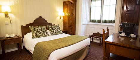 Standard Double Room | Desk, WiFi (free), bed sheets