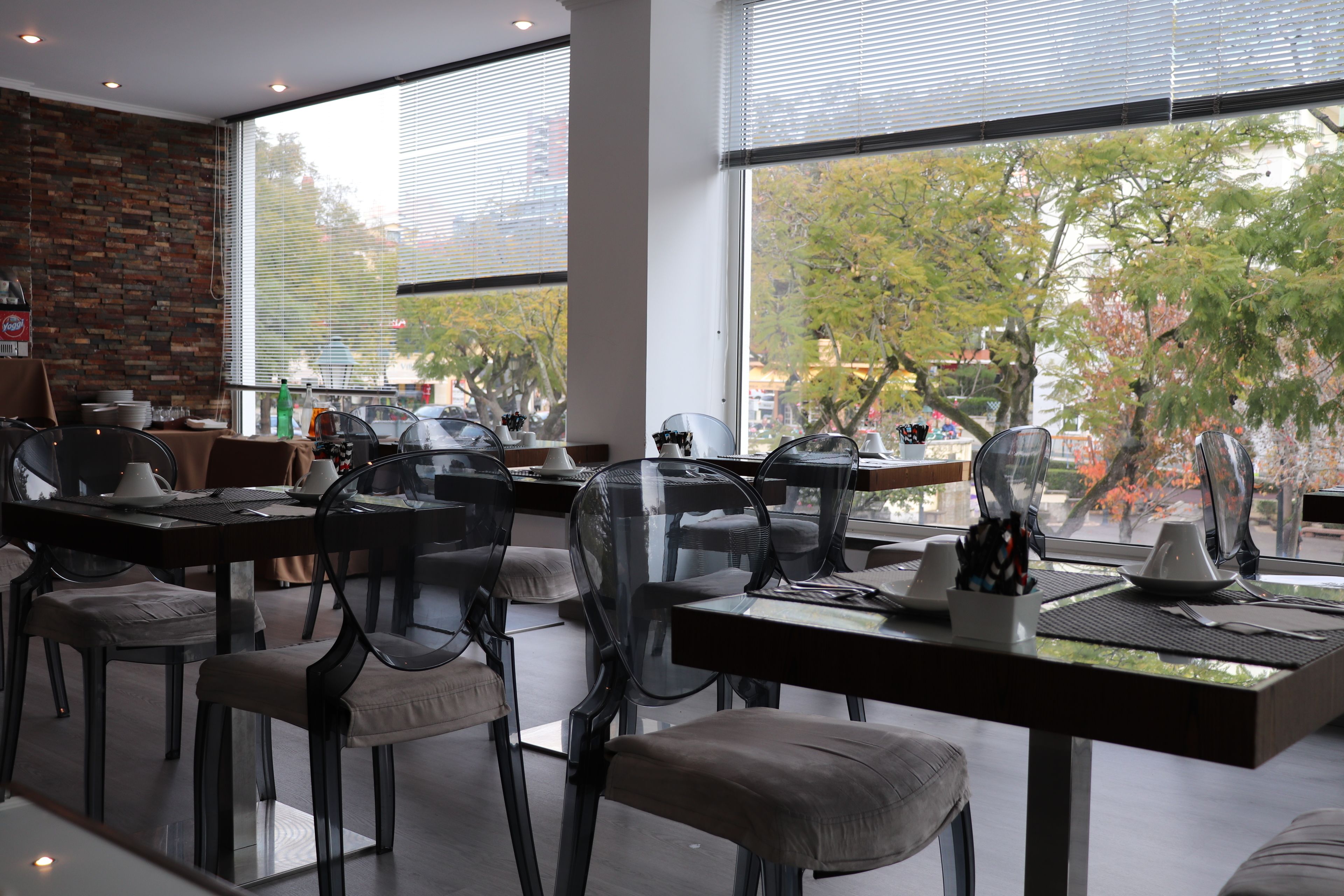 每日供應吃到飽早餐 (每人 EUR9)