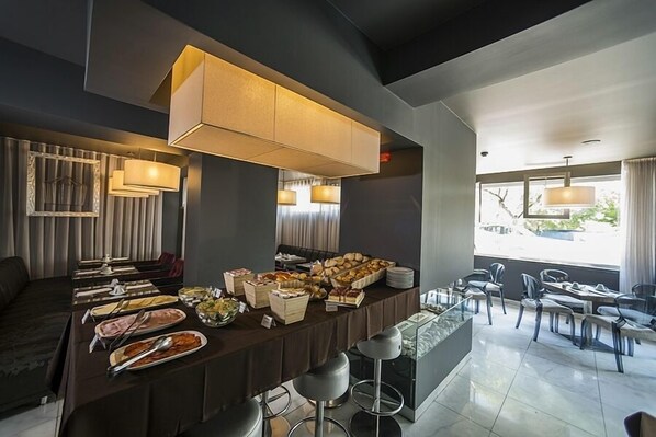 Breakfast and lunch served, Portuguese cuisine