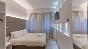 Habitación estándar con 1 cama doble o 2 individuales | Edredones de plumas, minibar, caja fuerte y escritorio