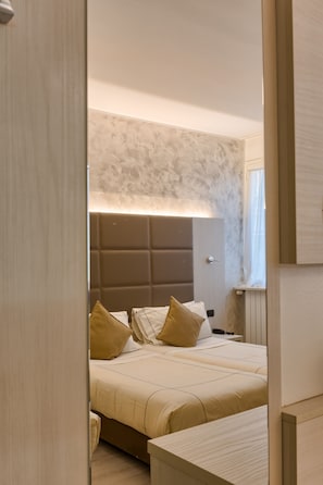 Daunenbettdecken, Minibar, Zimmersafe, Schreibtisch