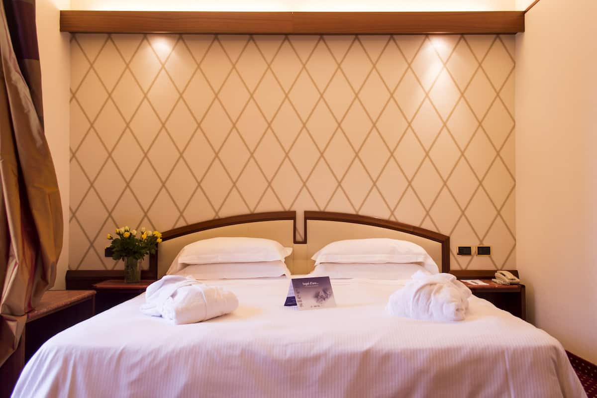1 chambre, literie de qualité supérieure, couette en duvet d'oie