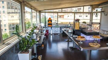 Daily continental breakfast (EUR 5 per person)