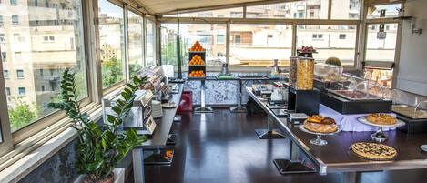 Daily continental breakfast (EUR 5 per person)