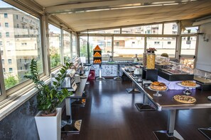 Daily continental breakfast (EUR 5 per person)