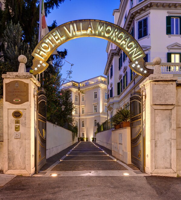 Entrada al alojamiento