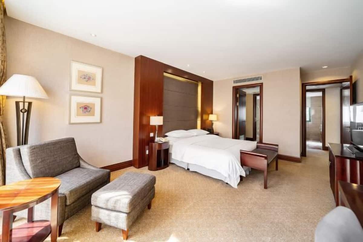 Premium bedding, Select Comfort beds, minibar, in-room safe