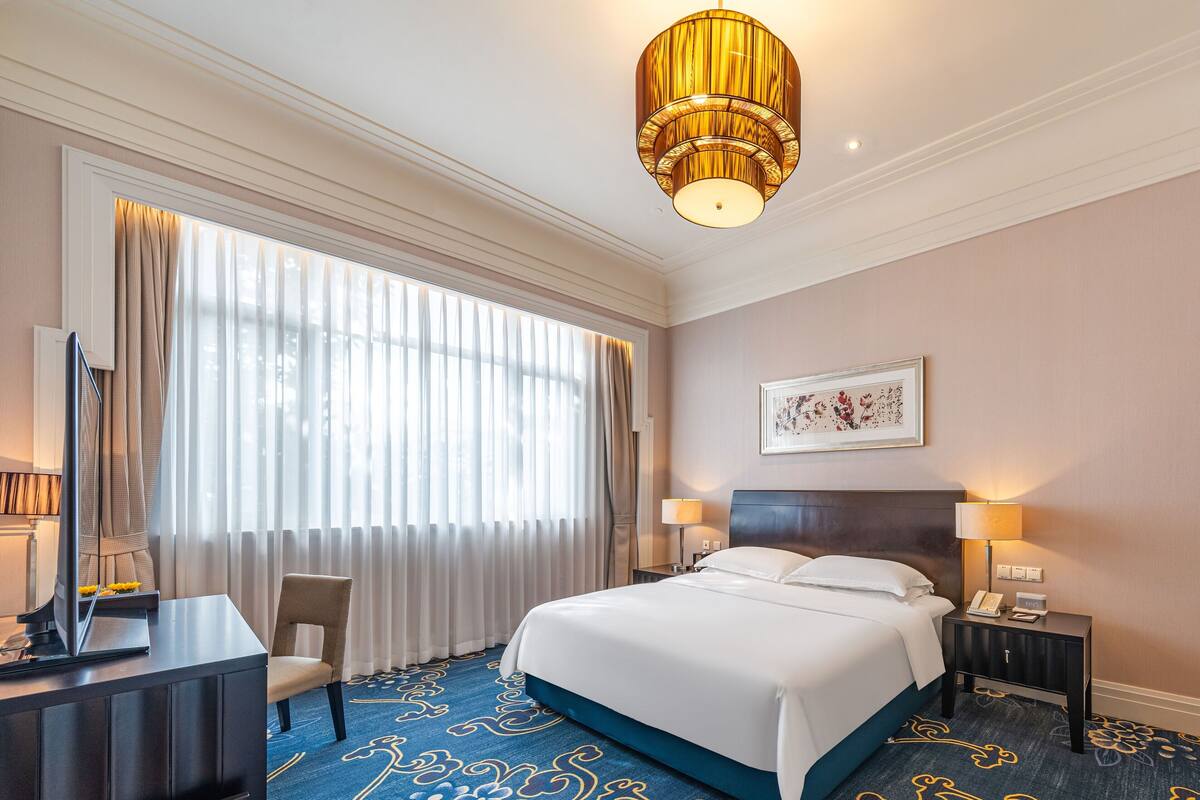 Phòng Superior | Bộ đồ giường cao cấp, nệm Select Comfort, minibar 