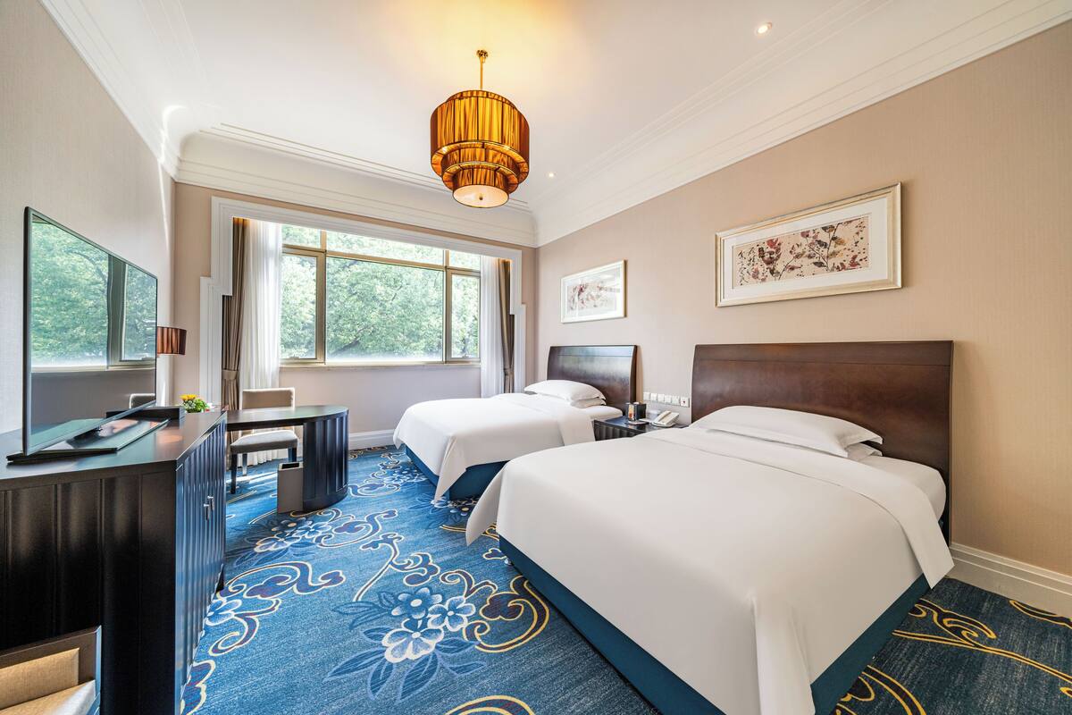 Bộ đồ giường cao cấp, nệm Select Comfort, minibar