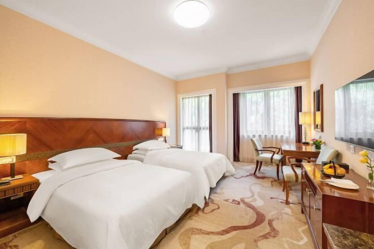 Bộ đồ giường cao cấp, nệm Select Comfort, minibar