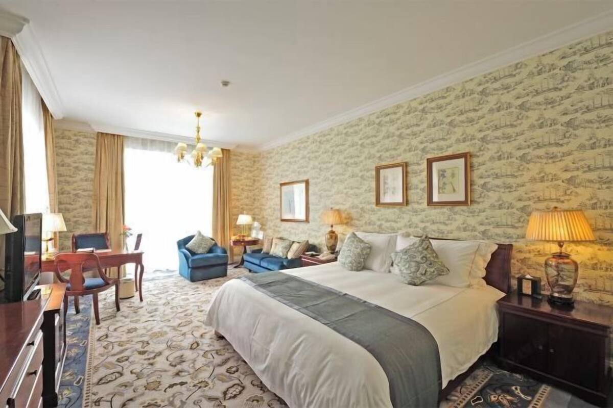 Bộ đồ giường cao cấp, nệm Select Comfort, minibar