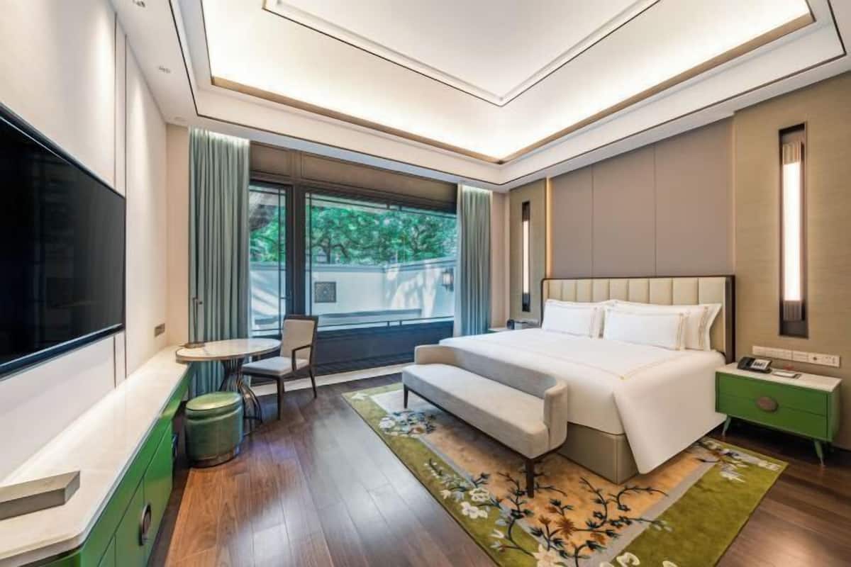 Premium bedding, Select Comfort beds, minibar, in-room safe