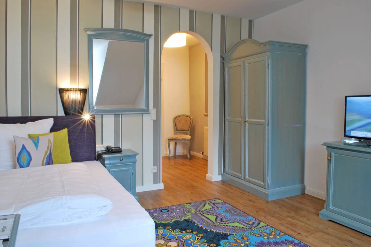 comfort single room | hypo-allergenic bedding, minibar, in-room safe, soundproofing