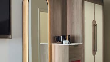 Executive King Room | Ropa de cama hipoalergénica y escritorio