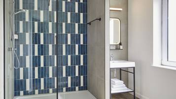 Amenidades de baño ecológicas, secadora de cabello, toallas, jabón