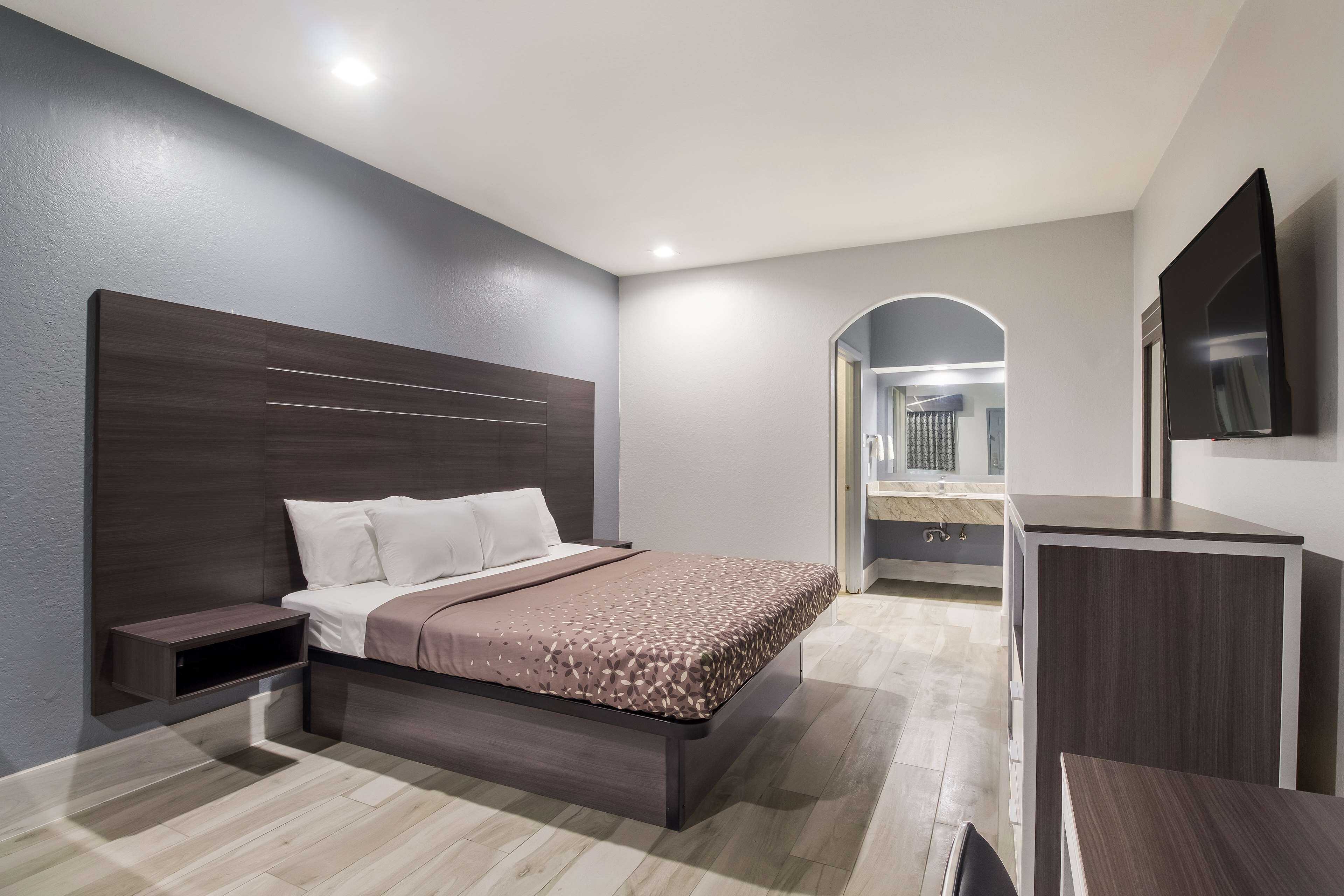 Photo - Americas Best Value Platinum Inn & Suites