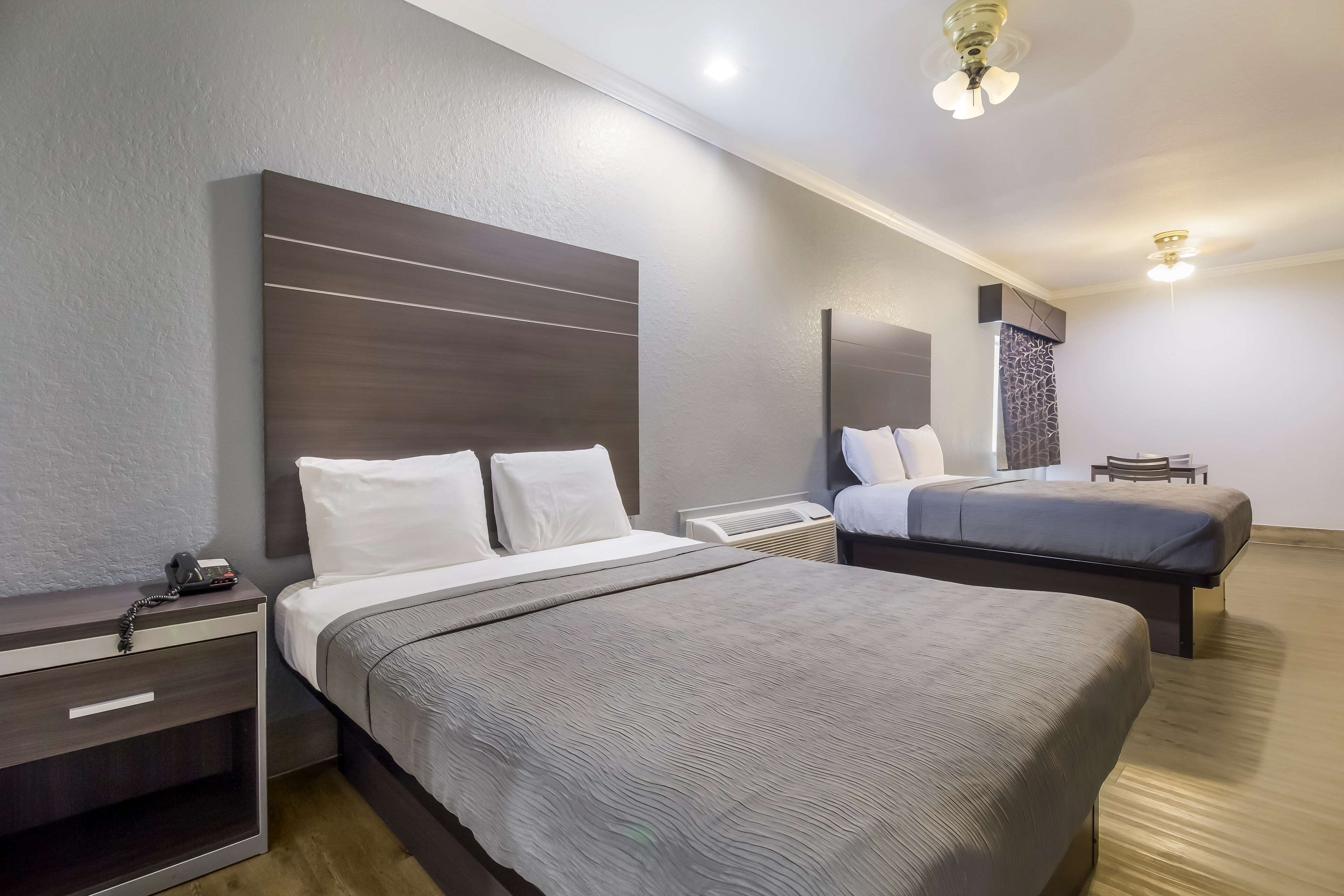 Photo - Americas Best Value Platinum Inn & Suites