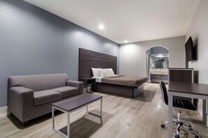 Room, 1 King Bed | Iron/ironing board, free WiFi, bed sheets, alarm clocks