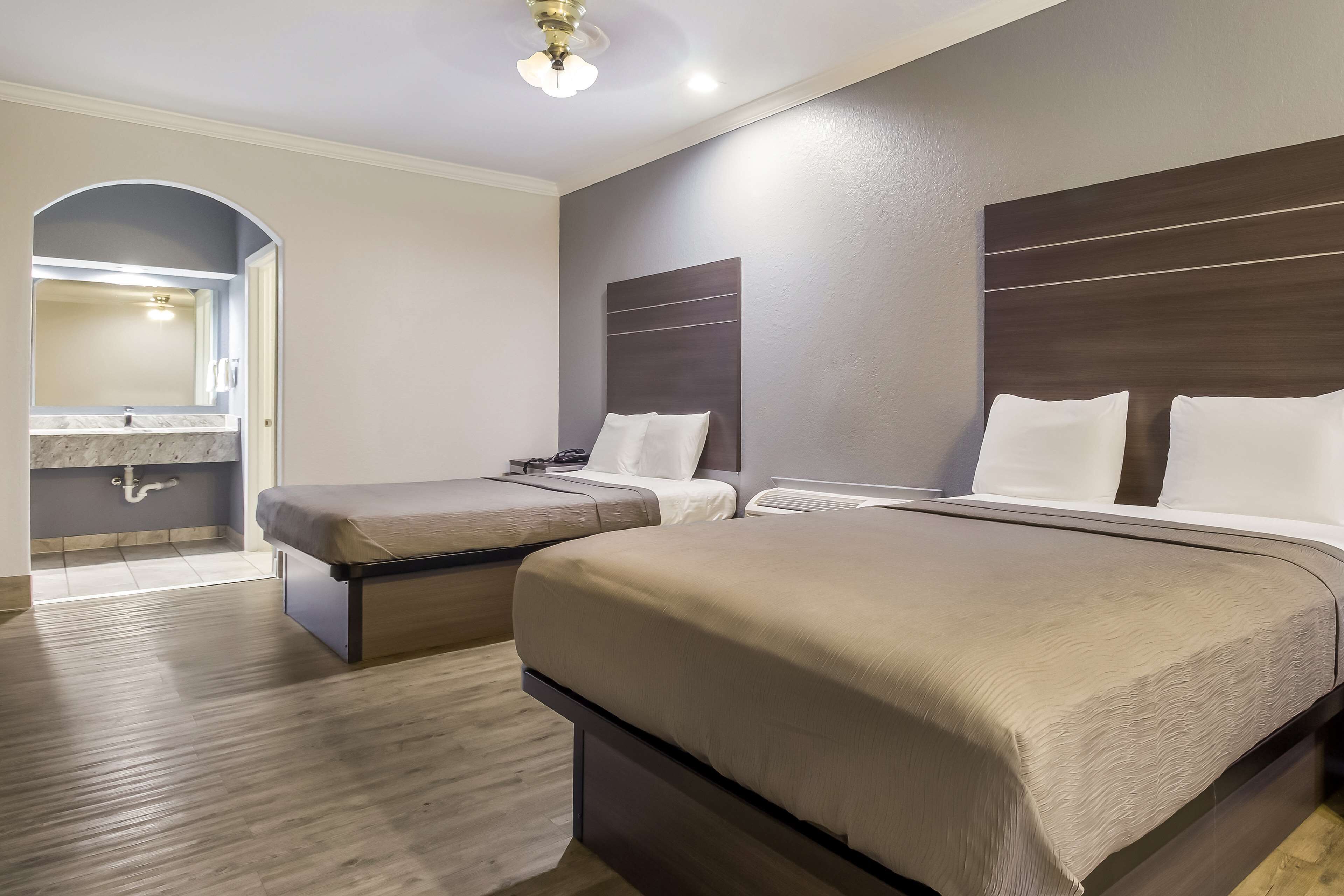 Photo - Americas Best Value Platinum Inn & Suites