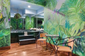 Habitació, 1 llit de matrimoni gran (Jacuzzi) | Planxa i posts de planxar, wifi gratuïta, roba de llit i despertador 