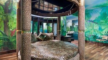 Room, 1 King Bed (Jacuzzi) | Iron/ironing board, free WiFi, bed sheets, alarm clocks