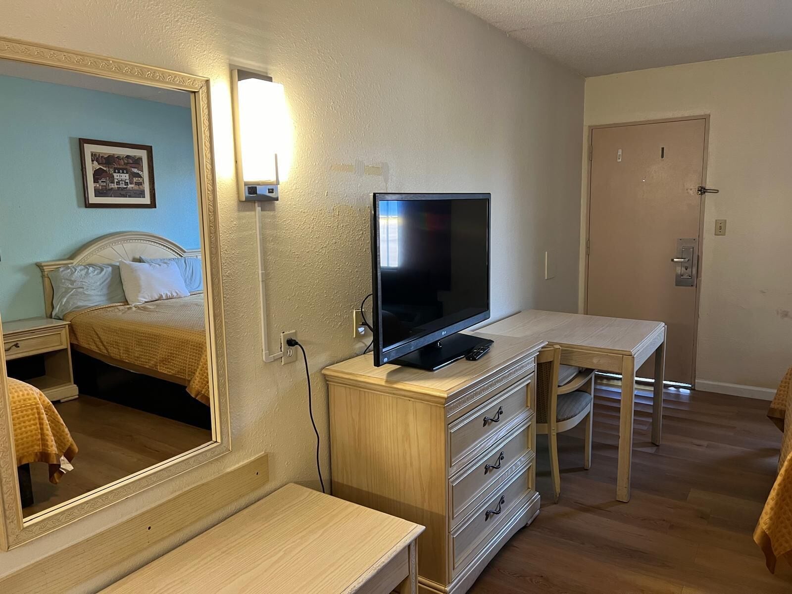 Quality Quarters Inn — photo 12