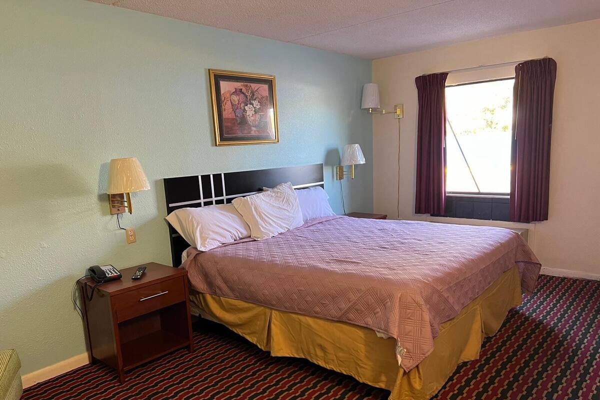 Desk, WiFi (free), bed sheets