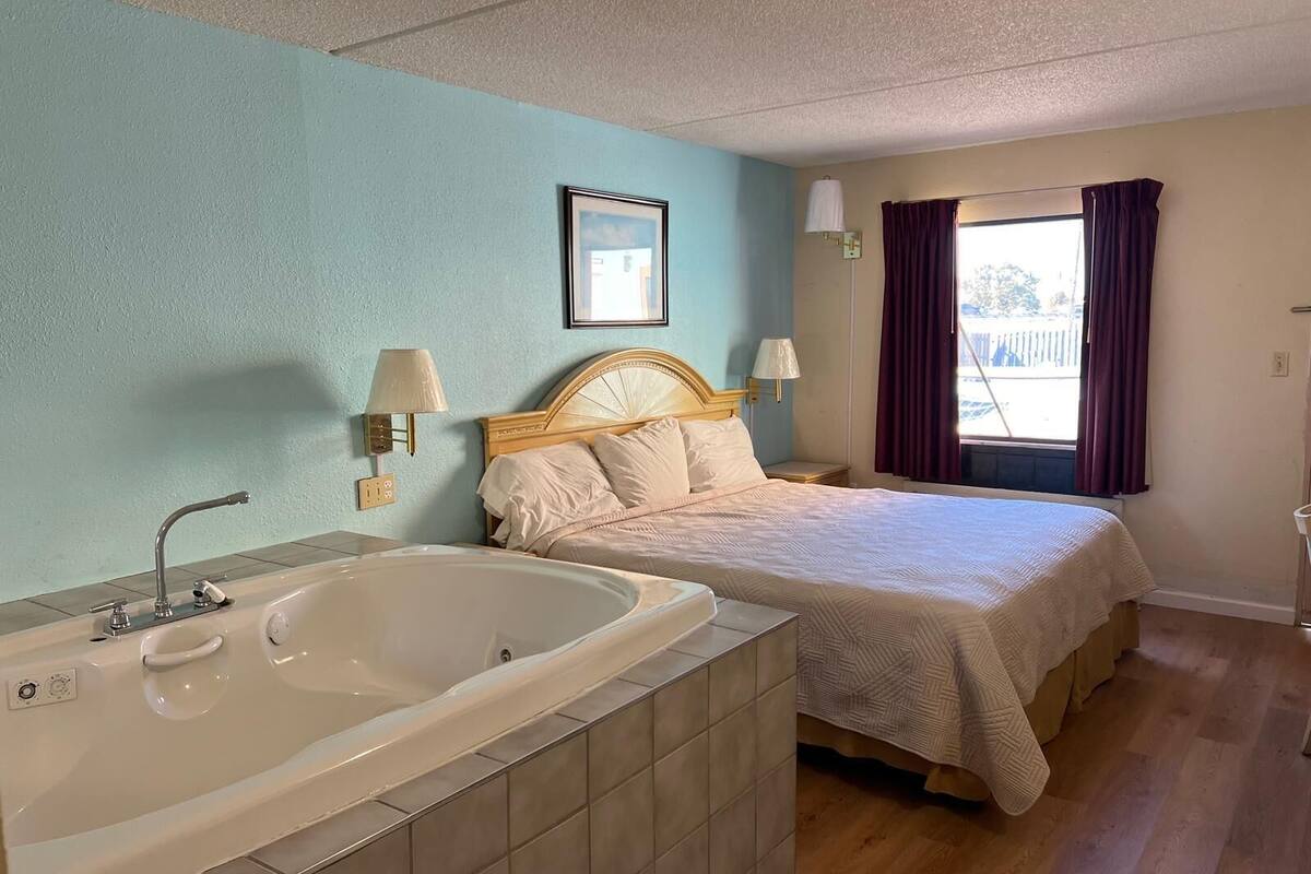 Desk, WiFi (free), bed sheets