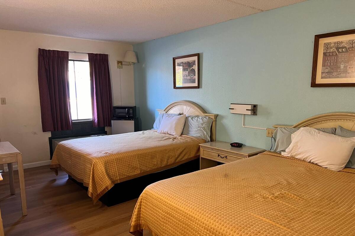 Desk, WiFi (free), bed sheets