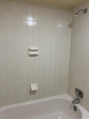 Free toiletries, hair dryer, towels, soap - Quality Quarters Inn   (Richmond)